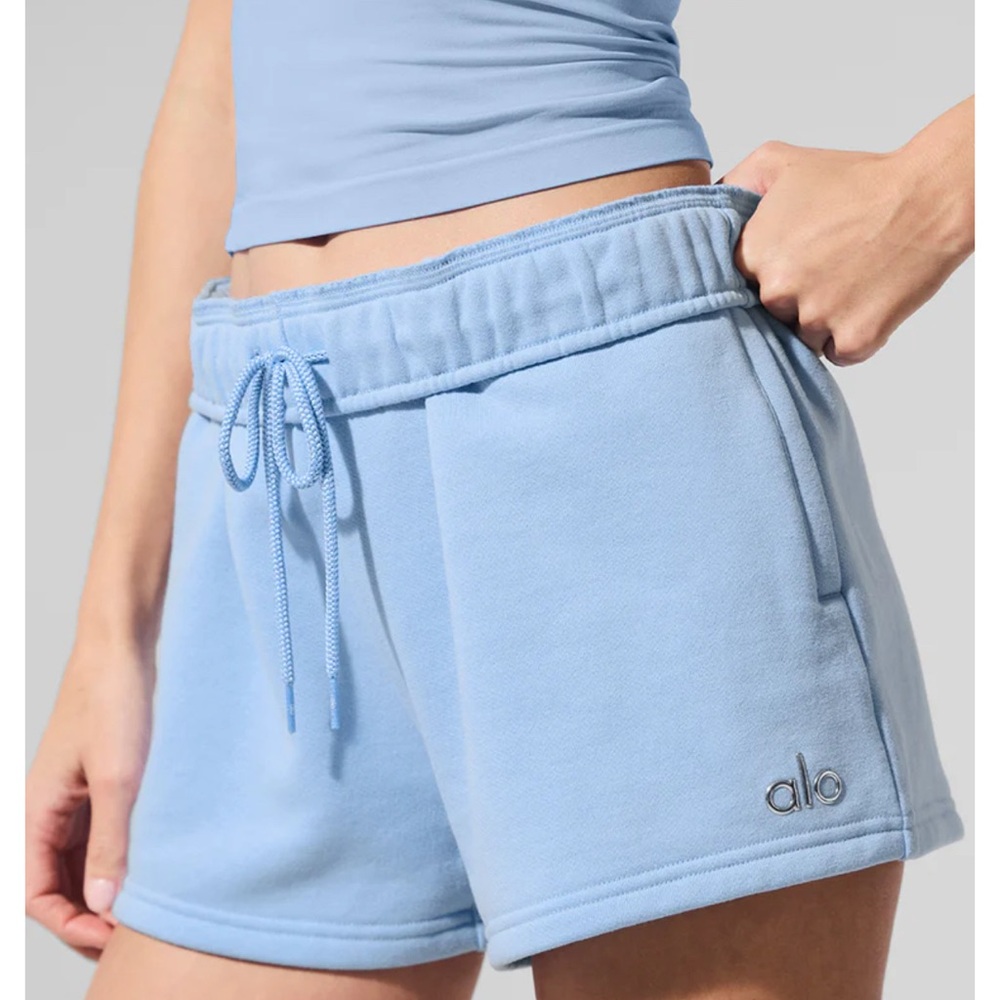 ALO Yoga Women's Accolade Shorts Seashell Blue Light NWT XXS